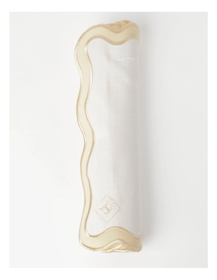 Heritage Florence Scalloped Edge Table Runner With Gold Rim 6 Heritage Florence Scalloped Edge Table Runner With Gold Rim - Image 4