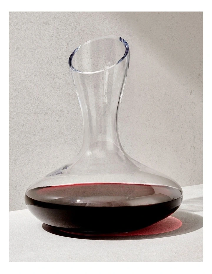 Maxwell & Williams Cosmopolitan Carafe 2 Litre Gift Boxed In Clear 5 Maxwell & Williams Cosmopolitan Carafe 2 Litre Gift Boxed In Clear - Image 3