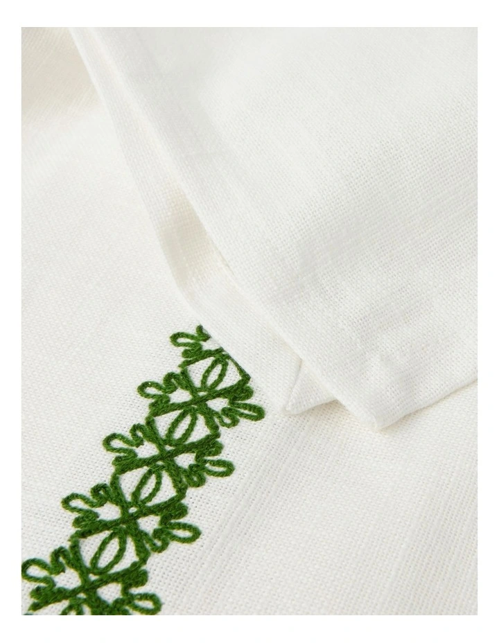 Heritage Traditional Stitch Table Cloth 150x220cm In White 4 Heritage Traditional Stitch Table Cloth 150x220cm In White - Image 2